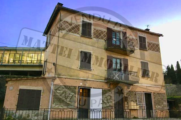 A VENDRE Immeuble r nover enti rement Corte. Mattei Immobilier